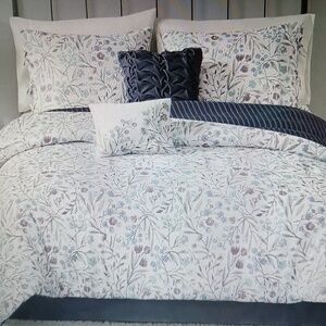 Madison Park 6 piece comforter set. Queen. New.